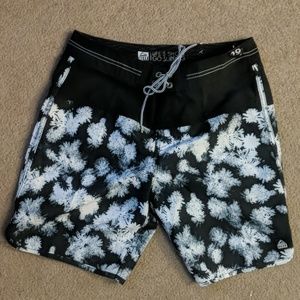 Reef board shorts mens 32